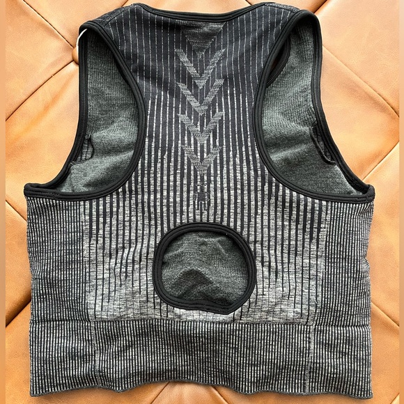 NWT Smartwool Women’s Sports Crop Bra - Size Medium - Black Heather - Picture 3 of 4